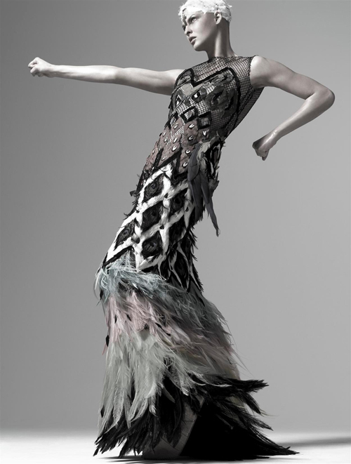 Linda-Evangelista-by-Steven-Meisel-for-Vogue-Italy-March-2002-2