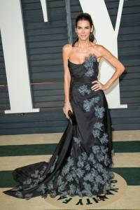 angie-harmon-vanity-fair-oscars-party-wenn__iphone_640