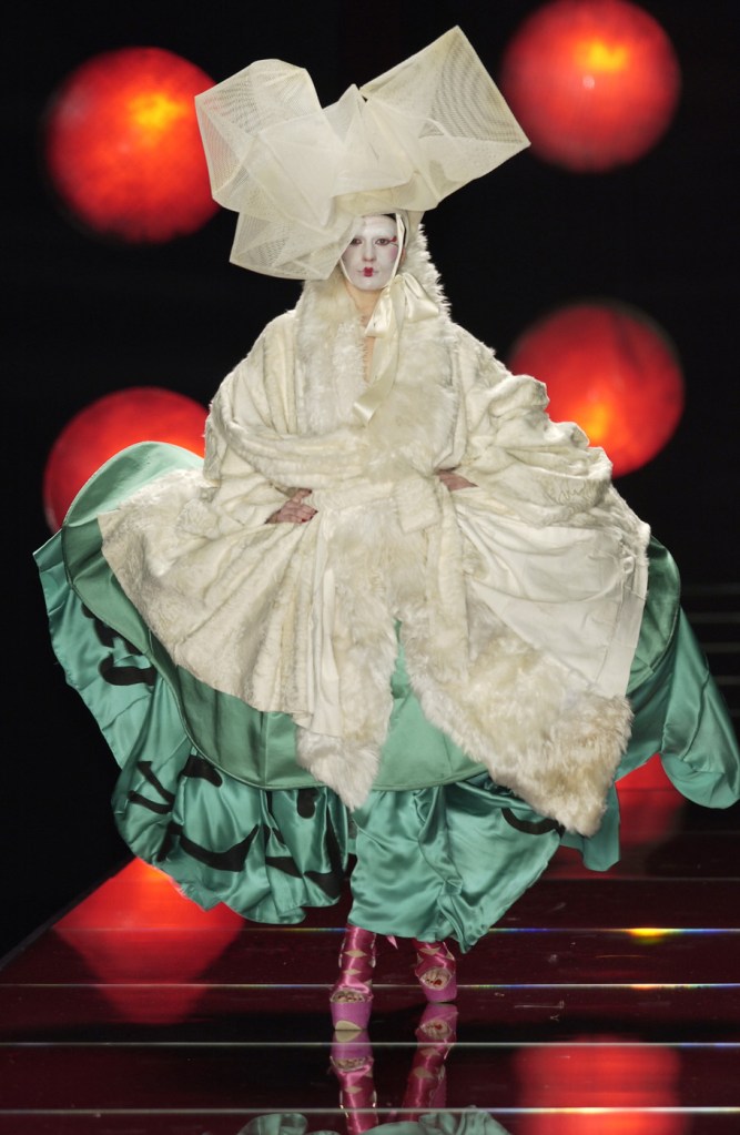 Christian+Dior+Spring+2003+v5wVs9un2PUx