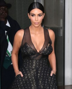FFN_Kardashian_Kim_GG_042115_51718097