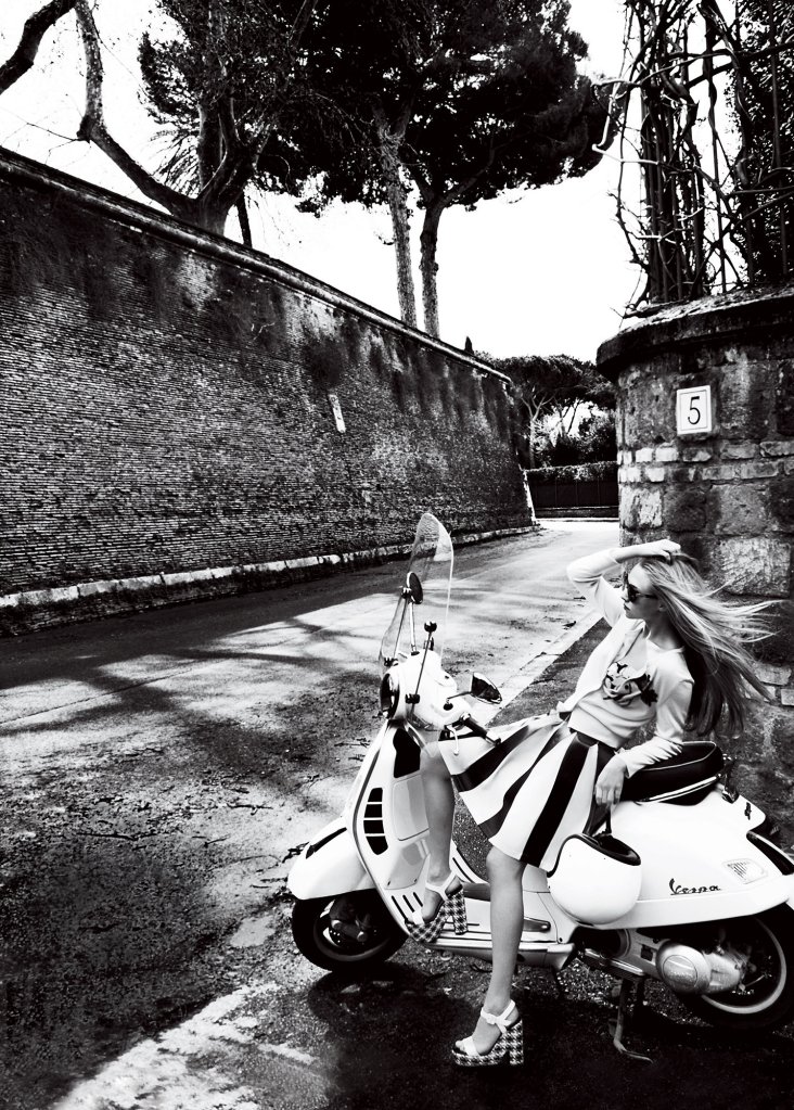 amanda-seyfried-by-mario-testino-for-vogue-us-june-2015-6