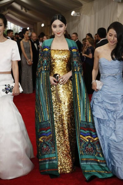 fan-bingbing-met-gala-2015-christopher-bu-400x600