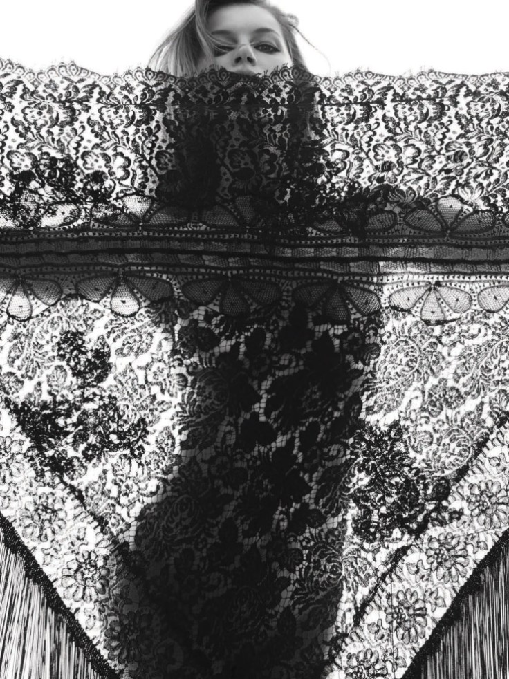 gisele-bc3bcndchen-by-inez-van-lamsweerde-vinoodh-matadin-for-vogue-brazil-may-2015-4