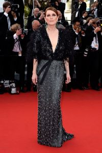 julianne-moore-la-tete-haute-premiere-2015-cannes-film-festival-opening-ceremony_1