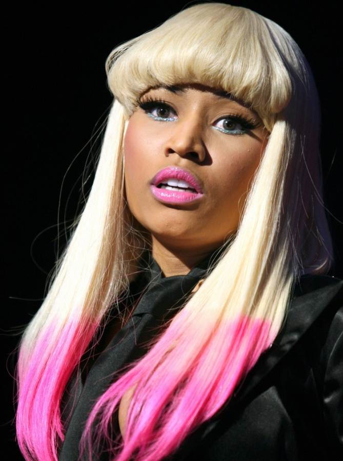 Nicki-Minaj-blonde-hair-dipped-in-pink-dye