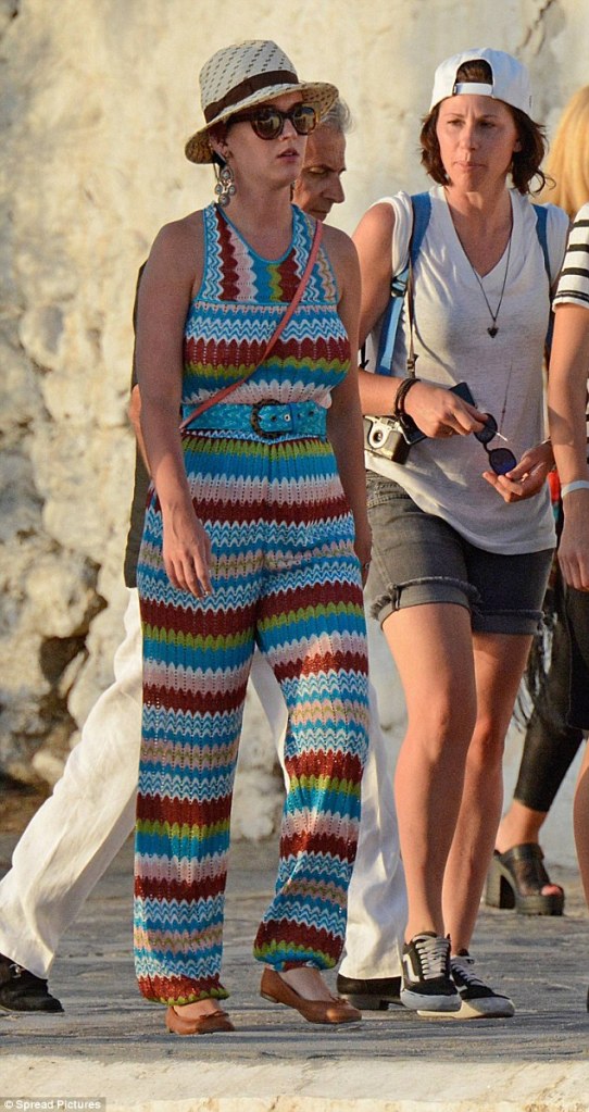 29BB66A100000578-0-image-m-104_1434624750481