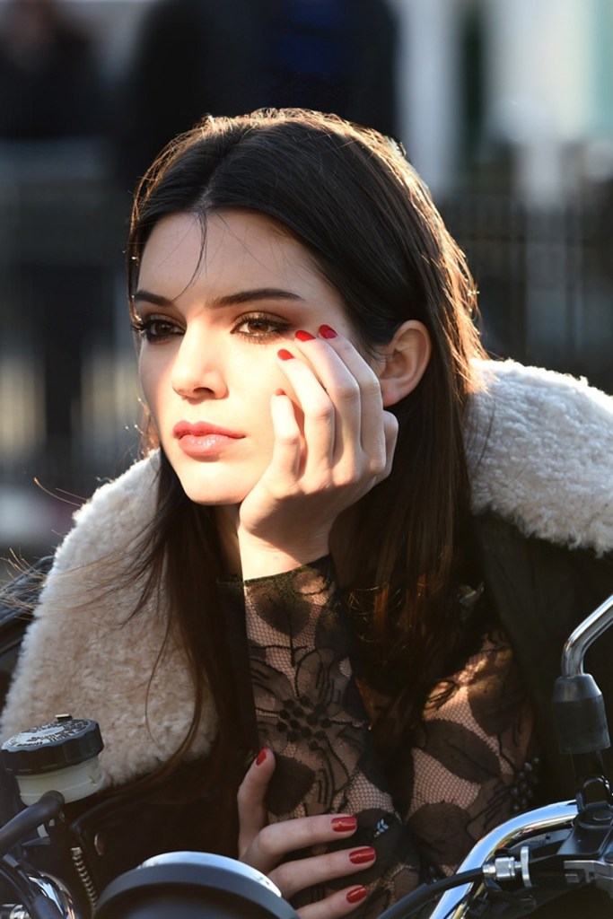 Estee-Lauder-Kendall-Jenner-vogue-17nov14-pr_b