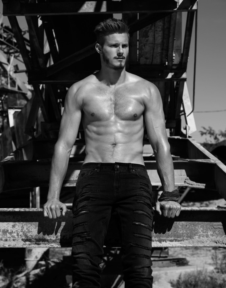 Alexander-Ludwig-2015-Flaunt-Photo-Shoot-006