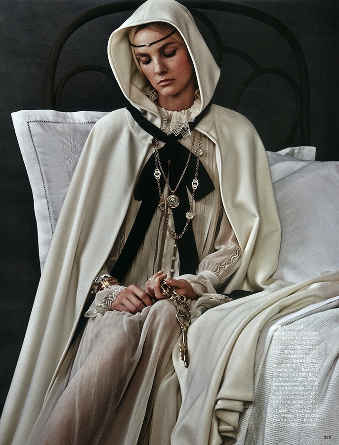 Caroline-Trentini-Vogue-Japan-October-2015-Cover-Editorial04