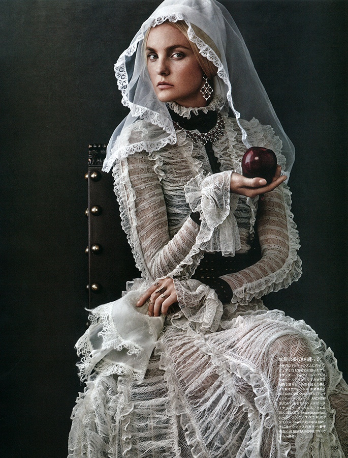 Caroline-Trentini-Vogue-Japan-October-2015-Cover-Editorial14