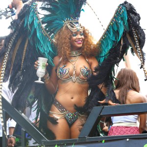 set_rihanna_kadooment_day_parade_1