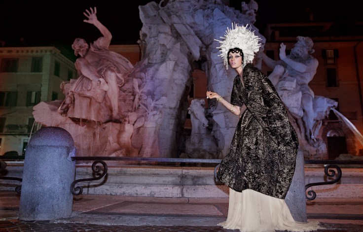 04-W-October-2015-Edie-Campbell-by-Inez-and-Vinoodh-Fendi-Elie-Saab-Couture