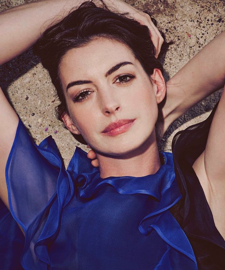 Anne Hathaway-1