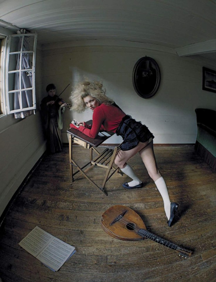 kate-moss-by-tim-walker-for-vogue-italia-september-2015-10