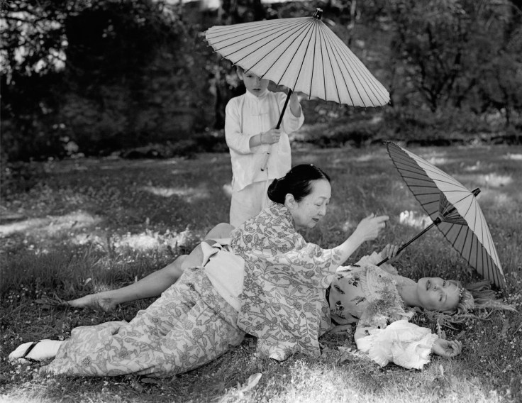 kate-moss-by-tim-walker-for-vogue-italia-september-2015