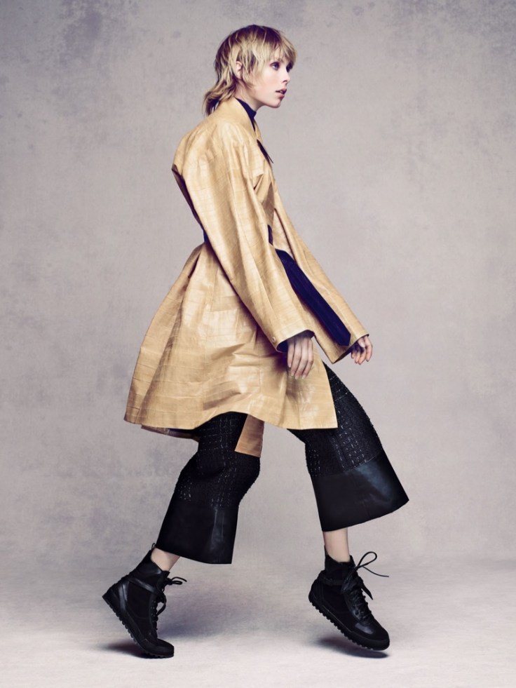 Edie-Campbell-Vogue-China-December-2015-Cover-Pictures11