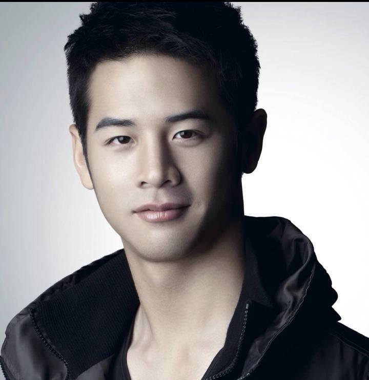 Pao Varit L'Officiel Hommes Thailand-4