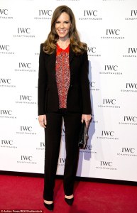 Hilary Swank in Altuzarra Resort 2016 -2016.1.21-