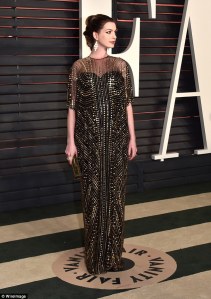 Anne Hathaway in Naeem Khan Fall 2015 -2016.2.29-
