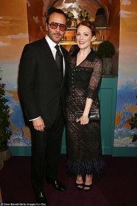 Julianne Moore in CHANEL Pre-Fall 2016 with Tom Ford -2016.2.14-