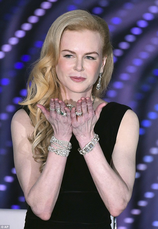 Nicole Kidman in Giorgio Armani-1