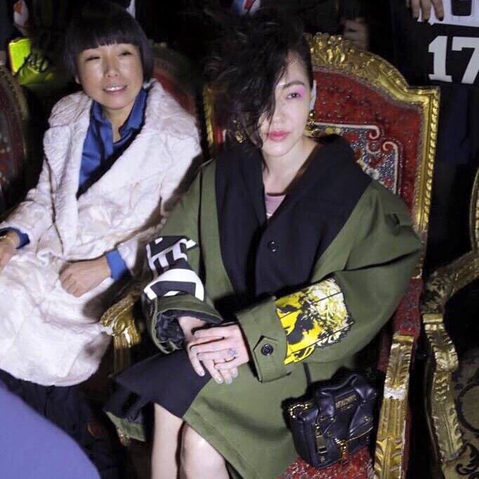 S in Moschino Pre-Fall 2016-2