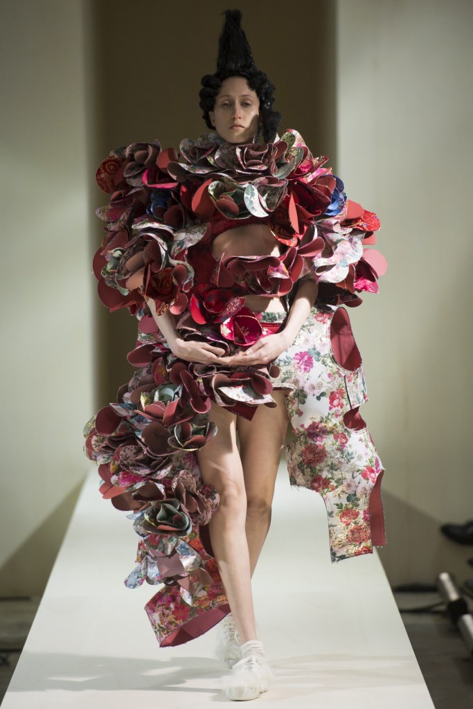Comme des Garçons Fall 2016 Look 1