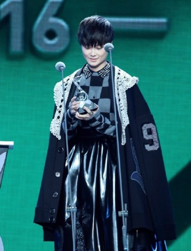 Li YuChun Chris Lee in Marc Jacobs Fall 2016