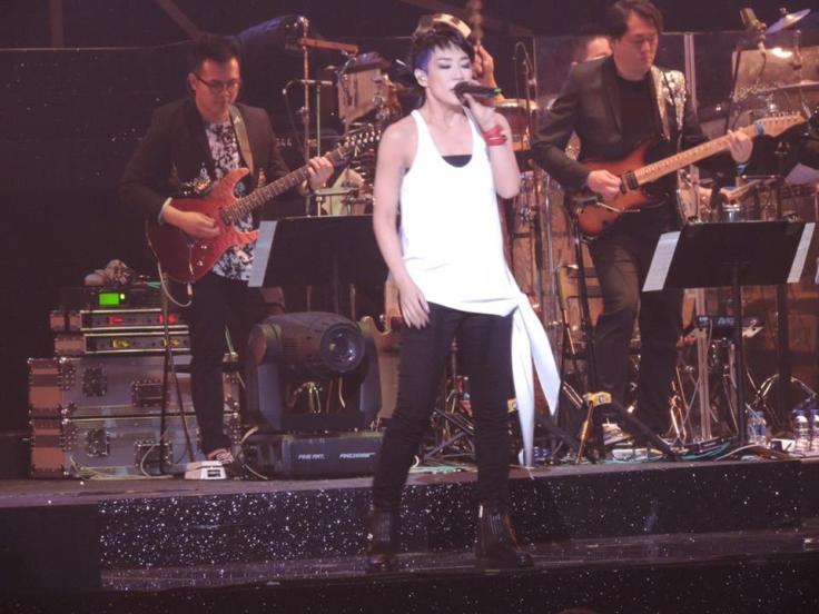 Sandy Lam in Cédric Charlier Spring 2016-1