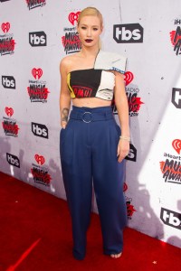 Iggy Azalea in Off-White Fall 2016 -2016.4.4-