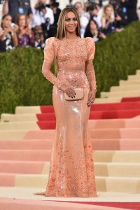 Beyonce in Givenchy -2016.5.3-