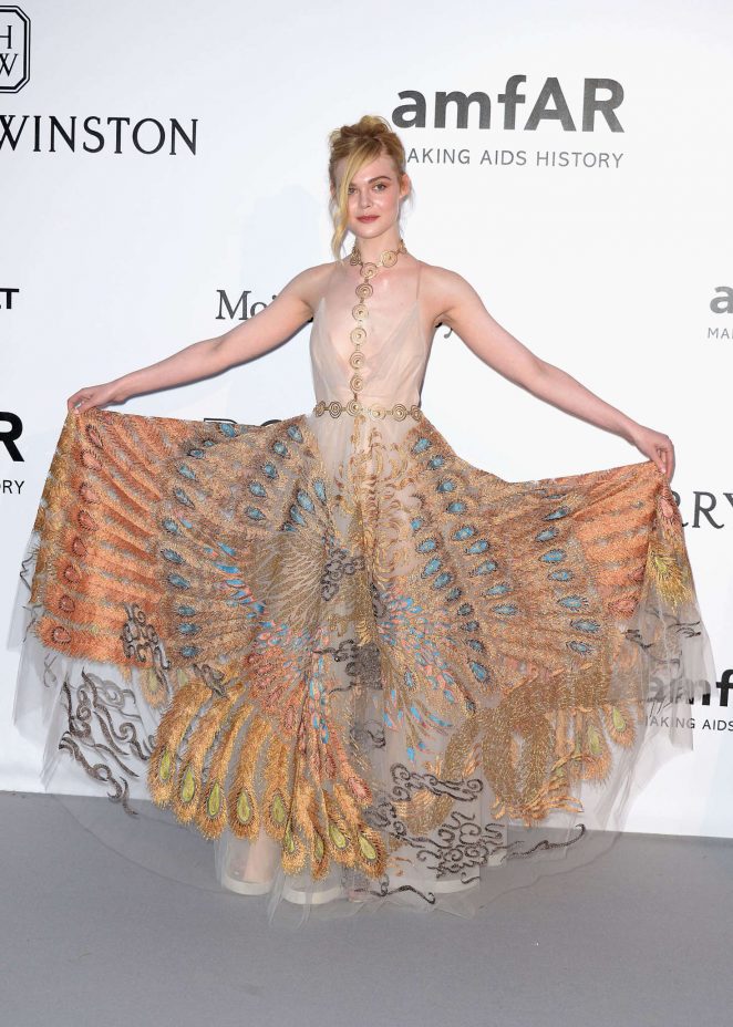 Elle Fanning in Valentino Spring 2016 Couture-1