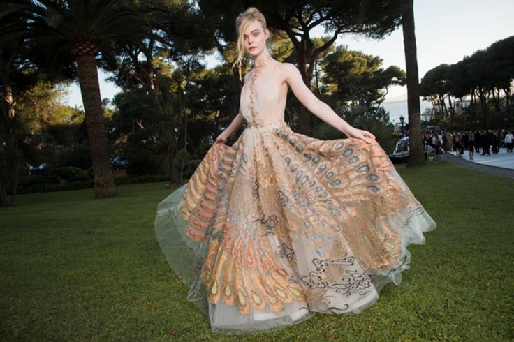 Elle Fanning in Valentino Spring 2016 Couture-2
