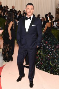 Luke Evans in Tommy Hilfiger -2016.5.3-