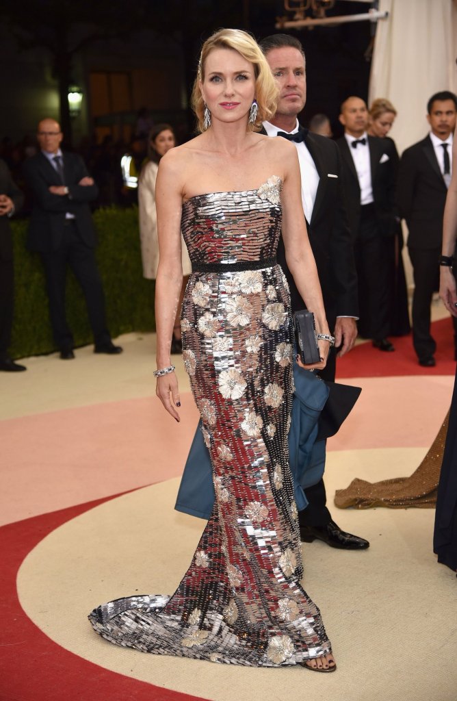 Naomi Watts in Burberry-1