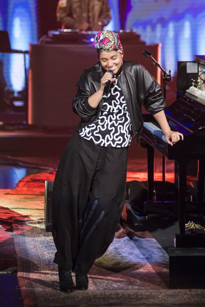 Alicia Keys in J.W.Anderson Spring 2016-1