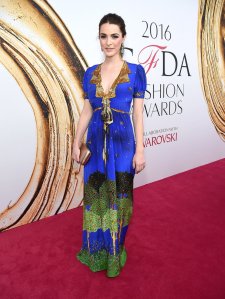 Bee Shaffer in Gucci Pre-Fall 2016 -2016.6.7-