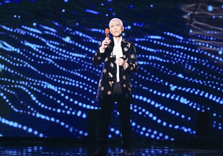 Jam Hsiao in Roberto Cavalli Fall 2016 Menswear-2