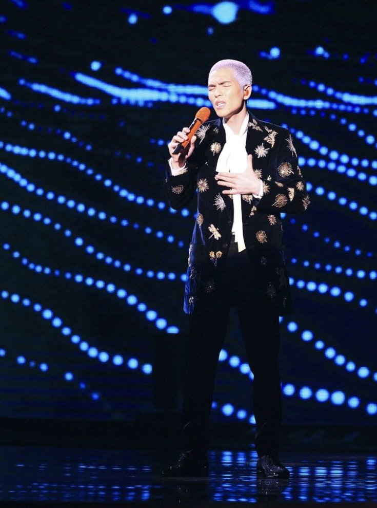 Jam Hsiao in Roberto Cavalli Fall 2016 Menswear