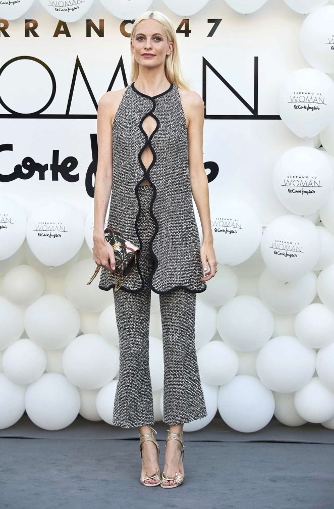 Poppy Delevingne in Giambattista Valli Spring 2016