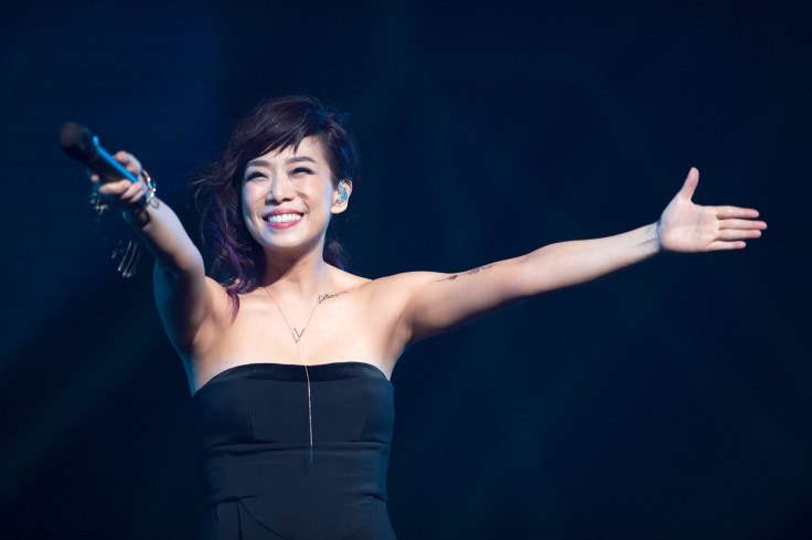 Sandy Lam in Antonio Berardi Pre-Fall 2016-1