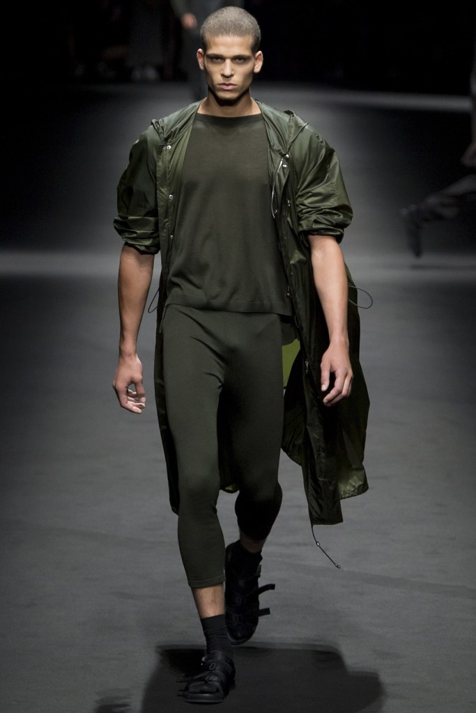 Versace Spring 2017 Menswear Look 1