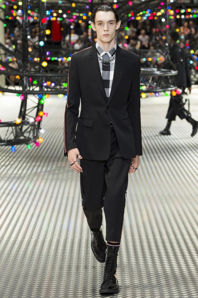 Dior Homme Spring 2017 Menswear Look 1