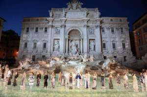 Fendi Fall 2016 Couture Runway -2016.7.8-