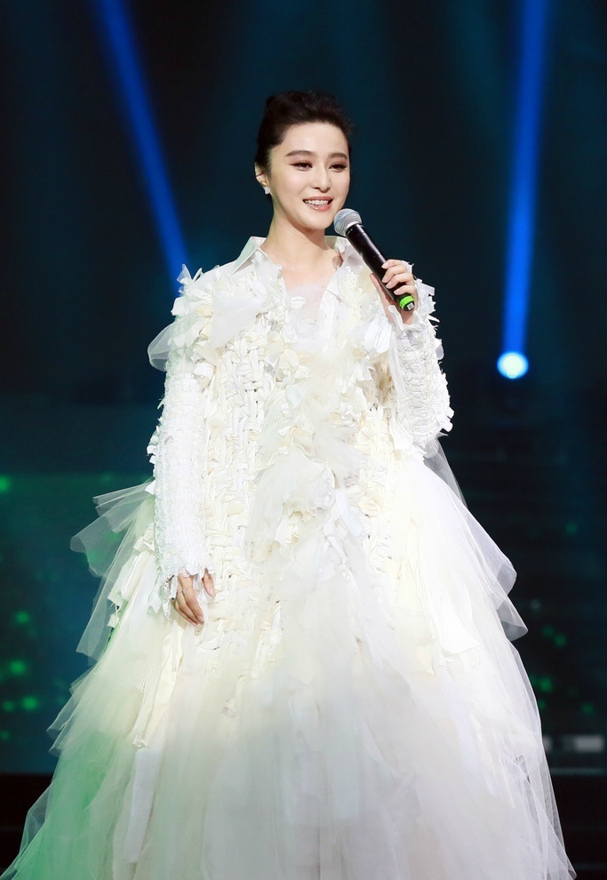 Fan Bingbing in Viktor & Rolf Fall 2016 Couture-2