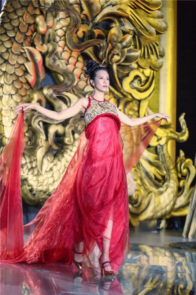 Karen Mok in Guo Pei 2012