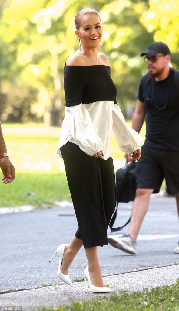 Rita Ora in Hellessy Spring 2016