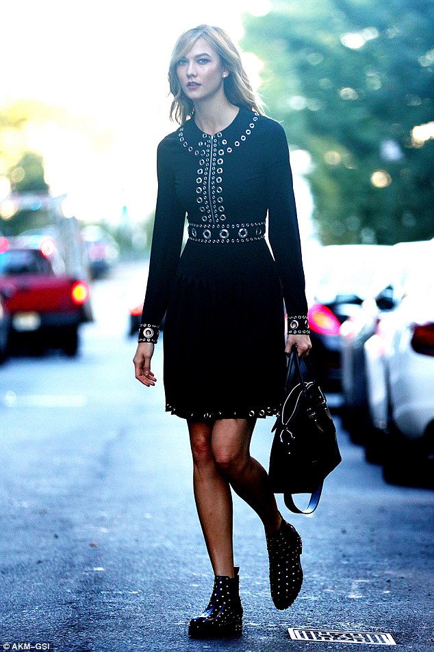 karlie-kloss-in-michael-kors-resort-2017