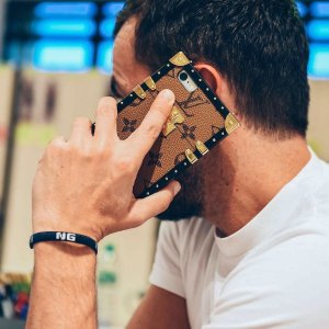 Louis Vuitton Spring 2017 Phone Case -2016.10.5-