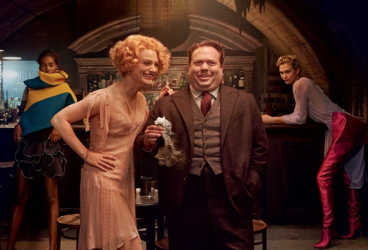 eddie-redmayne-vogue-us-december-2016-4